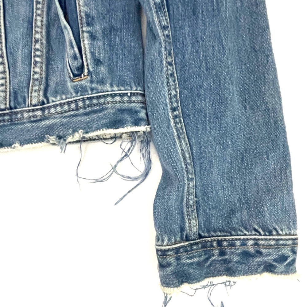 Cropped jean jacket. - Picture 3 of 4